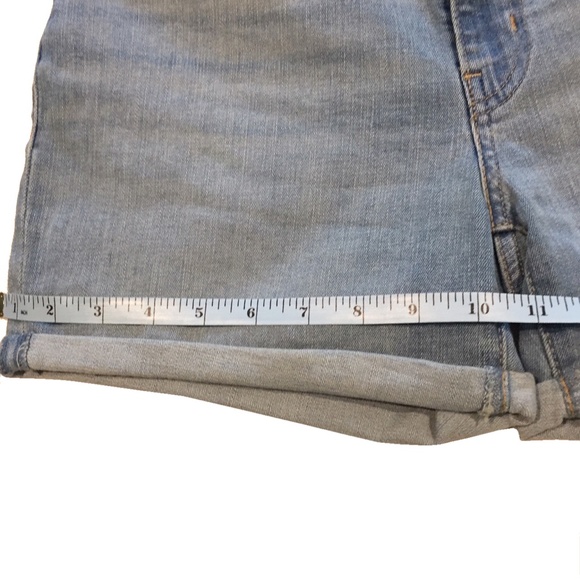NWOT 🌺 Levi's Light Wash Mid Rise Shorts | 28 - Picture 8 of 12